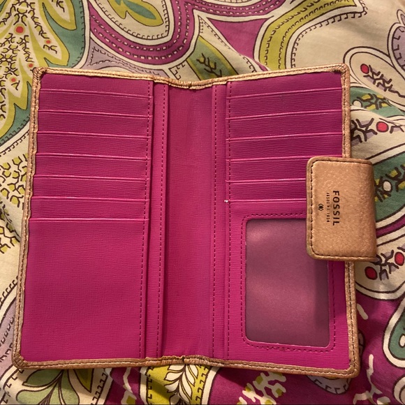 Rose Gold Fossil Wallet - Picture 2 of 6